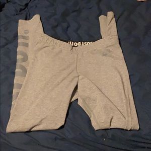 Basic grey Nike leggings